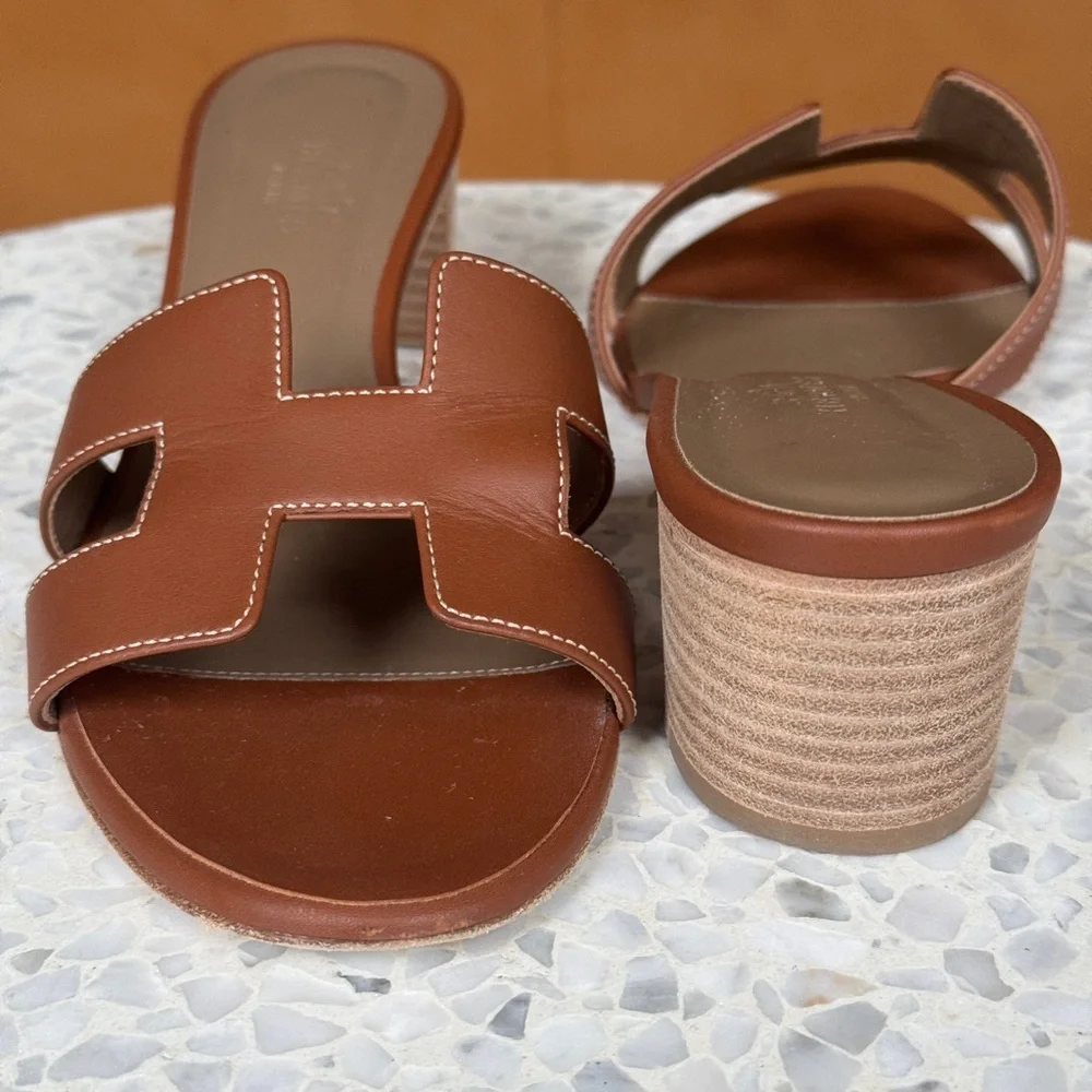 AUTHENTIC Hermes Oasis Sandal GOLD Sz 38.5 - Picture 2 of 4